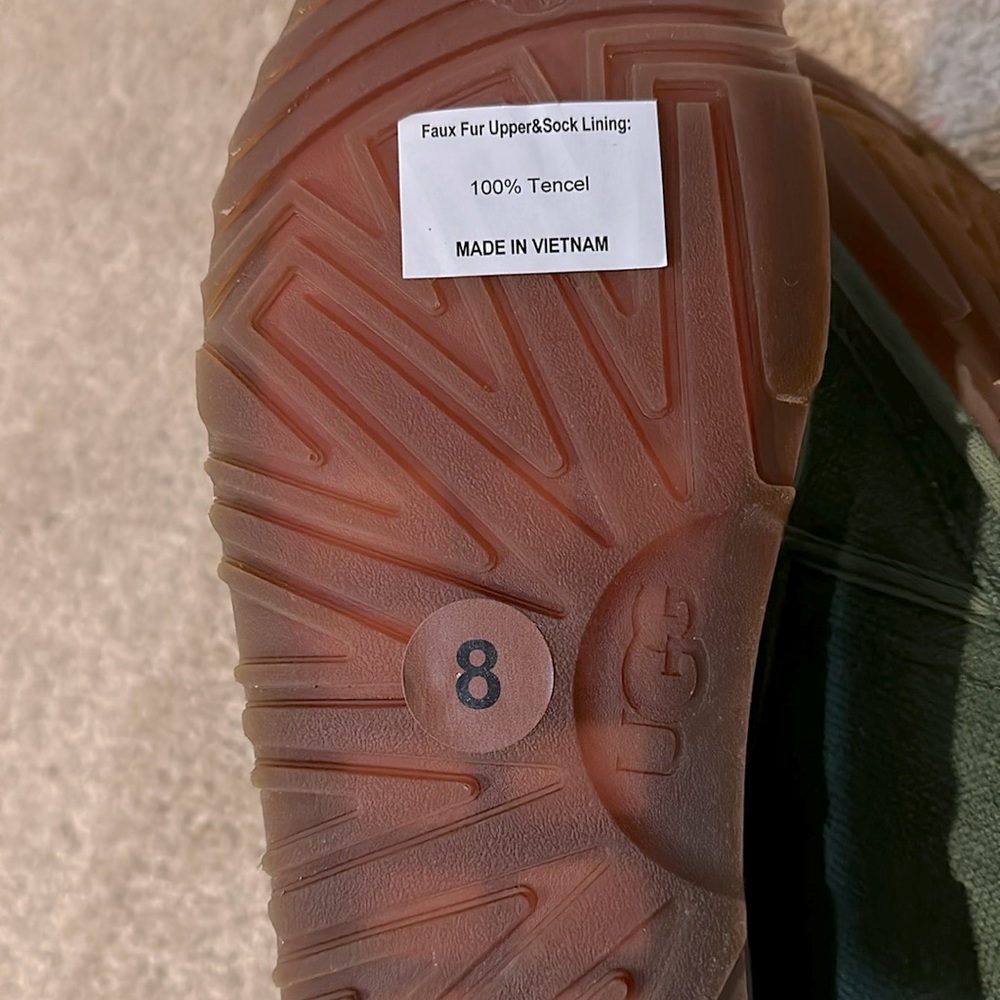 Men UGG size 8 - Picture 4 of 5